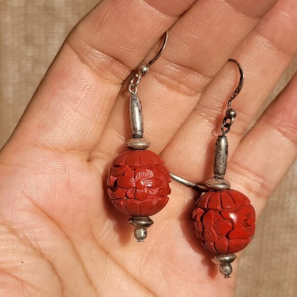 Gorgeous vintage 925 sterling silver carved red cinnabar flower swirl earrings - Picture 13 of 16